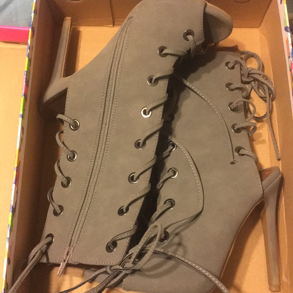 Caprice Grey Heels